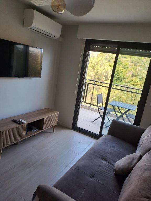 Blue Line - New Modern Studio With Terrace & AC - 2