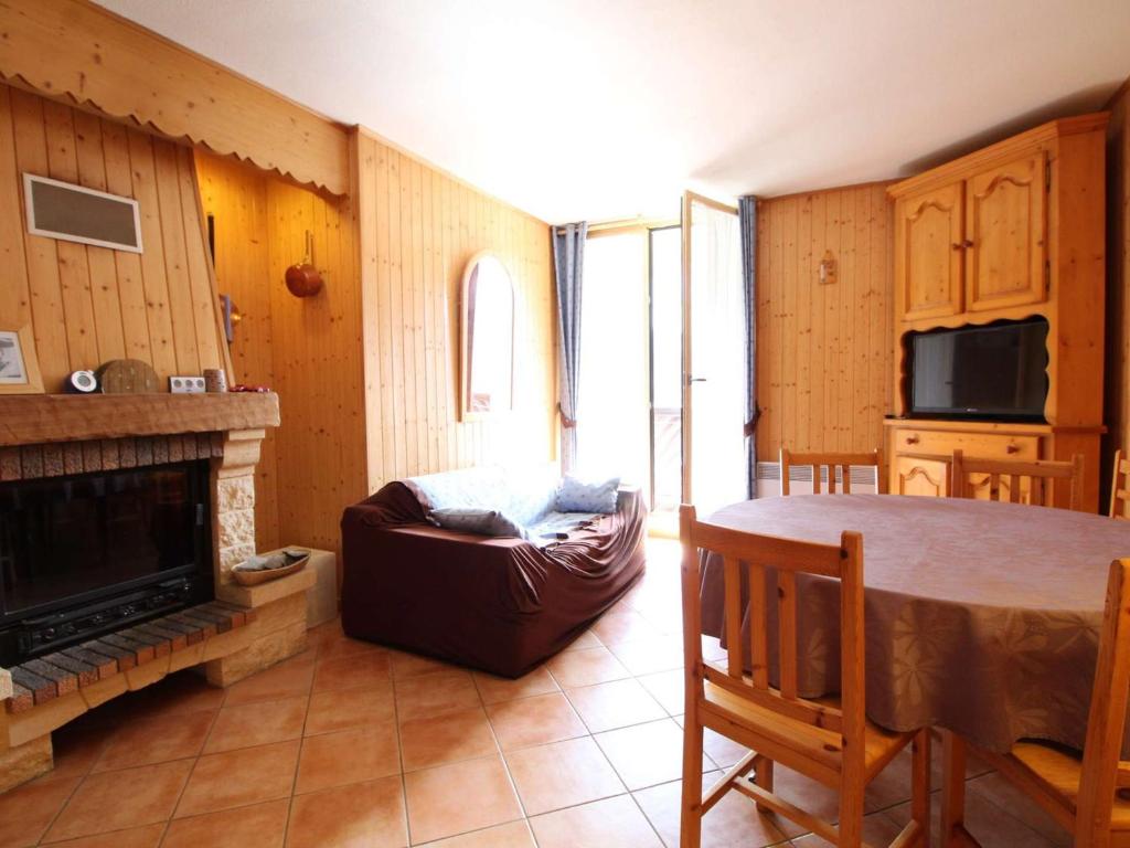 Appartement 4 pièces avec cheminée, près du télésiège - FR-1-687-78 - 2