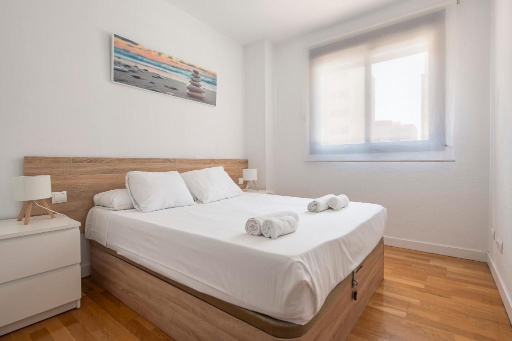 Apartamento Moderno Renovado con Piscina, Gym & Parking – Aeropuerto, IFEMA / Metropolitano by beBalmy - 3
