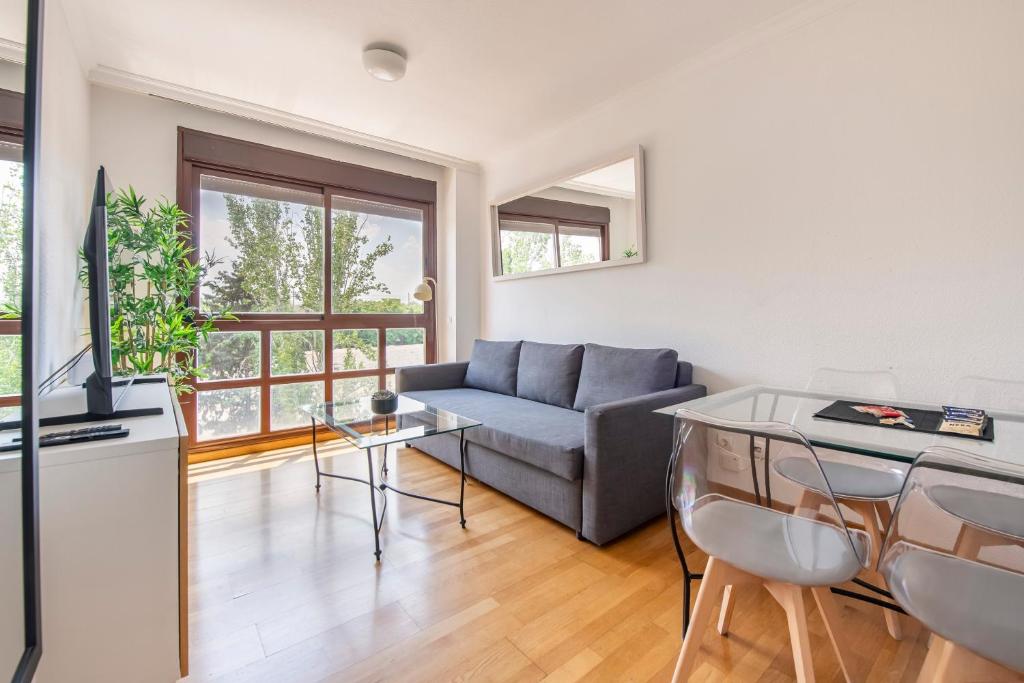 Apartamento con piscina, gym & parking Aeropuerto, IFEMA & Metropolitano by beBalmy - 1
