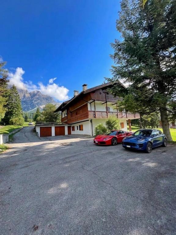 Exclusive Central Chalet, 5 min Sky Slopes, Garage - 1