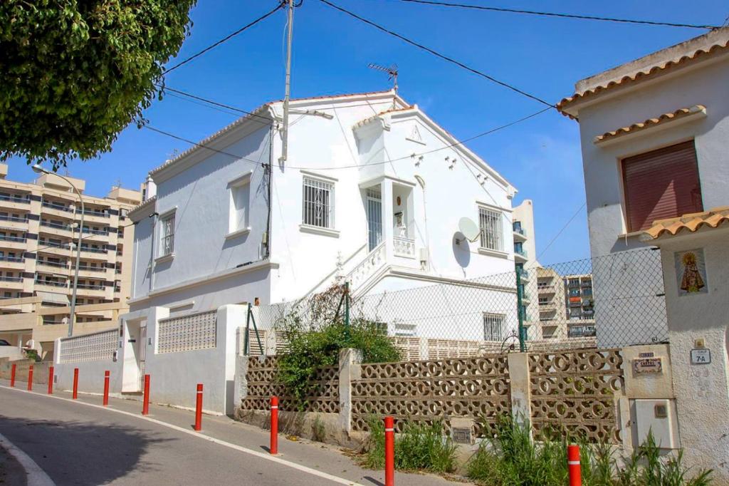 Mediterranean Beach Retreat Spacious 2 Bedroom Home with Patio and Sea Views - 3