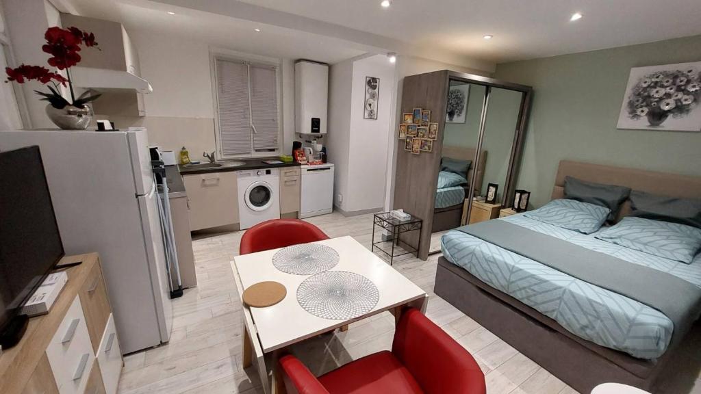 Studio lumineux avec stationnement proche Monaco, Nice, plage et gare - 1