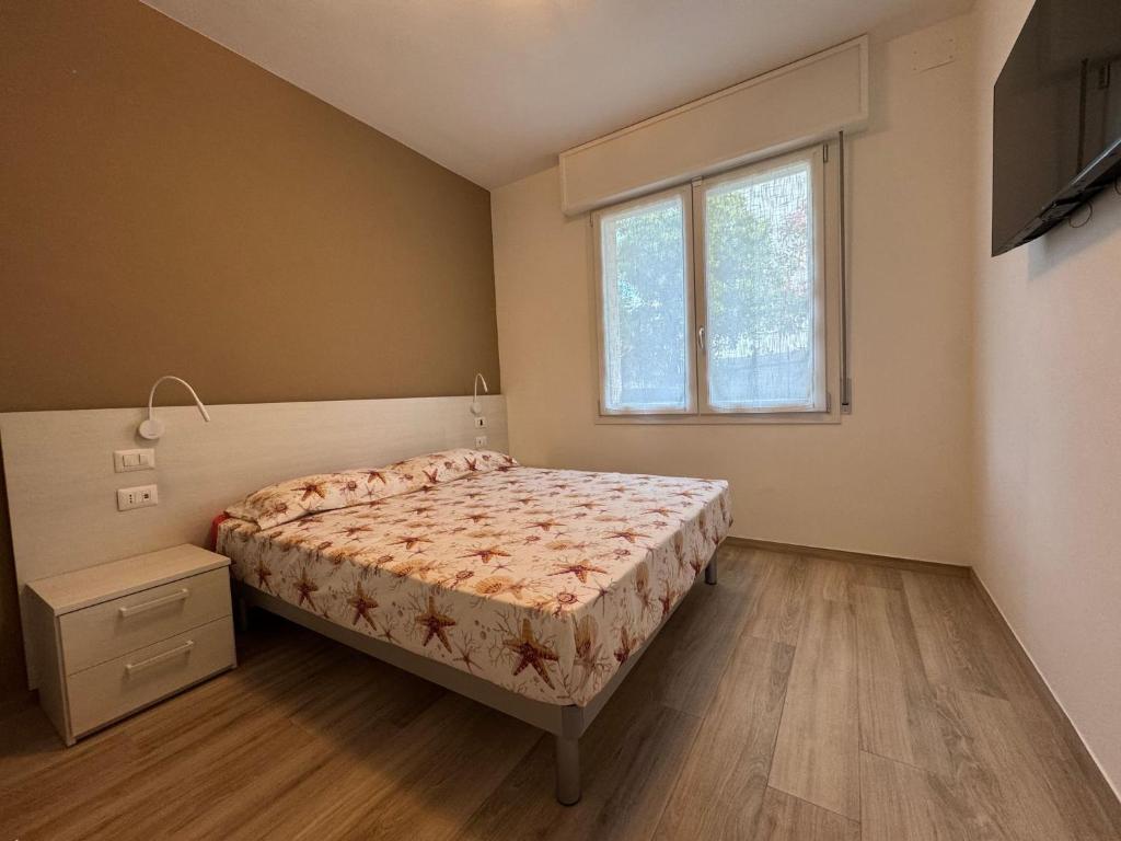 Beachfront, modern flat with lovely garden - 4