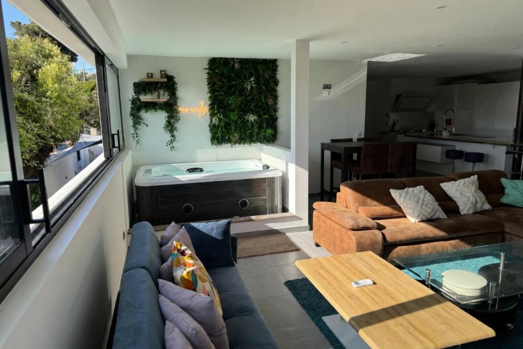 sanary/vue mer/plage/jacuzzi/3 chambres/parking - 3