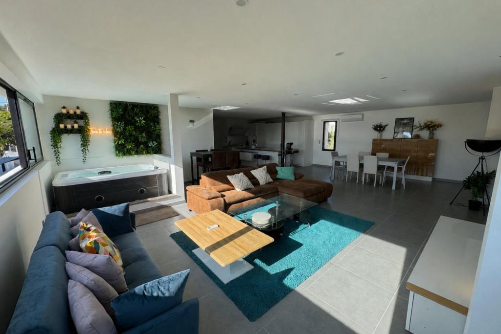 sanary/vue mer/plage/jacuzzi/3 chambres/parking - 2