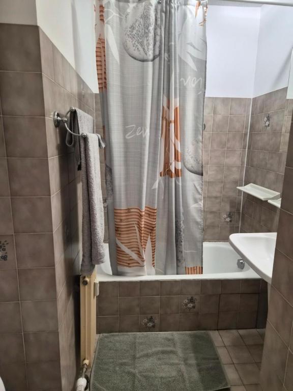 studio dans résidence avec piscine - 2