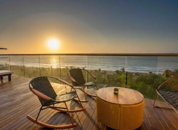 Apartamento con vista al mar, salida a la playa, aire acondicionado y jacuzzi - 1