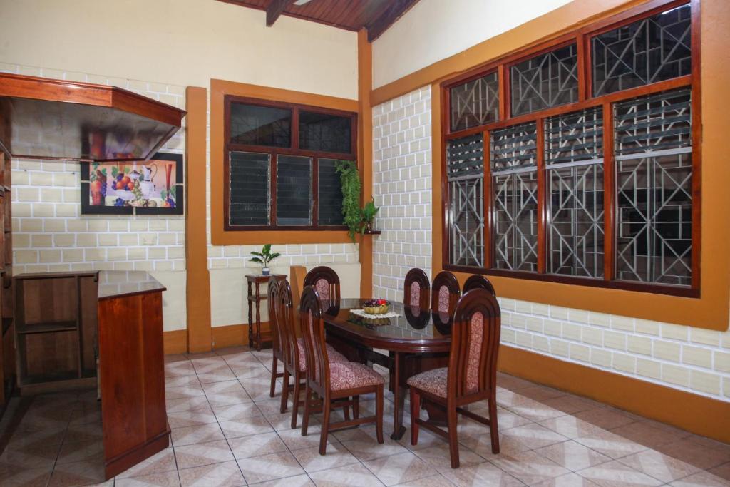 Linda Casona con piscina AC wifi mall para 12 personas - 3