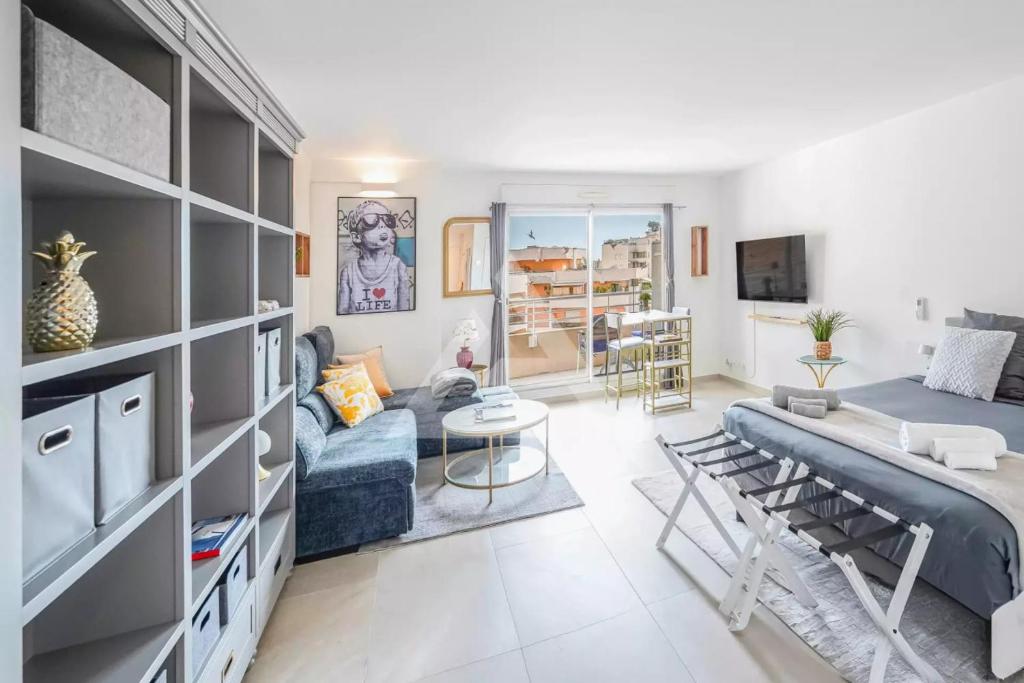 New Large Studio - Monaco Border - Sea View - Lift - Parking included - 2