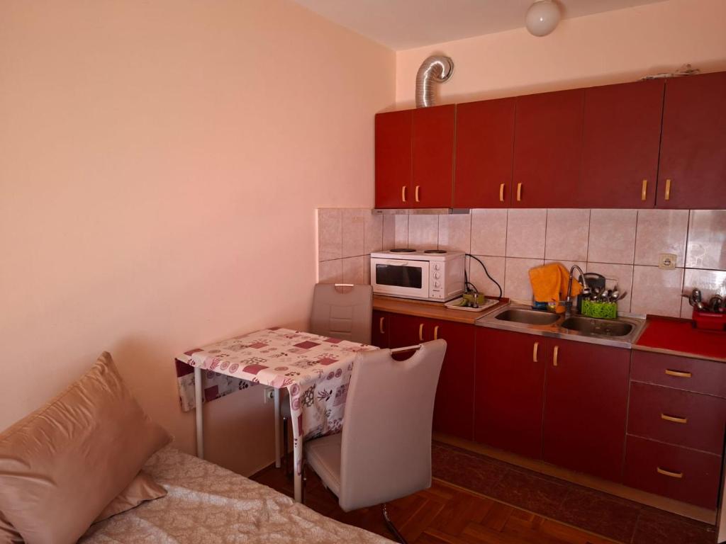 Old Airport Apartment - 2