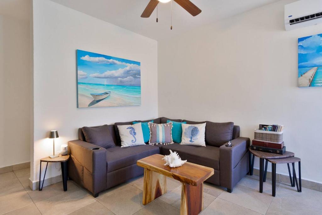 3 Bedroom Condo in the Hotel Zone - fits 6 - 1