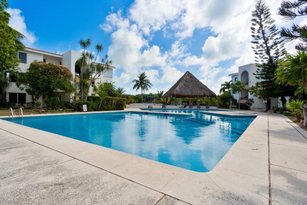 3 Bedroom Condo in the Hotel Zone - fits 6 - 5