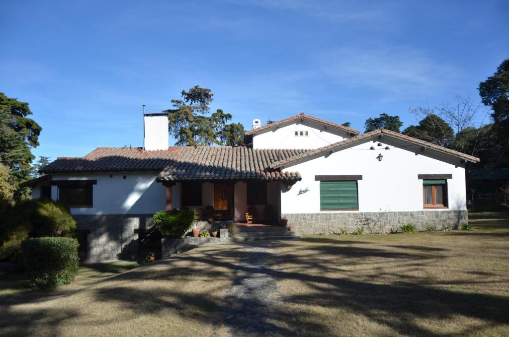 Amplia Casona de Estilo en La Falda - 1