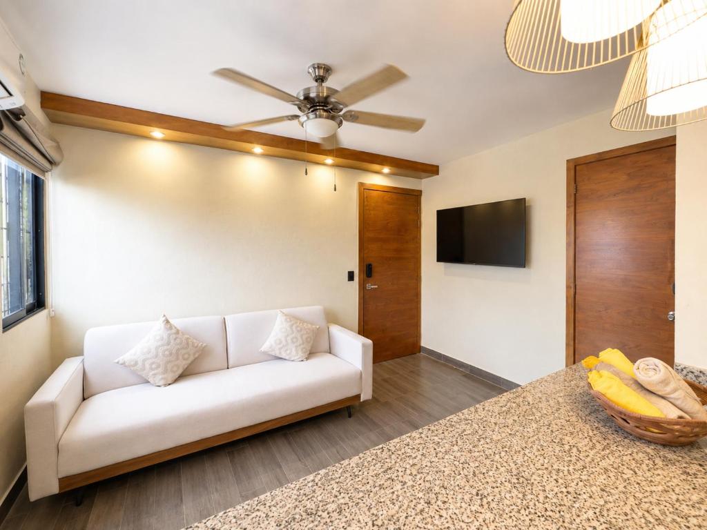 Ocean Breeze Condo 1 block F beach - 2