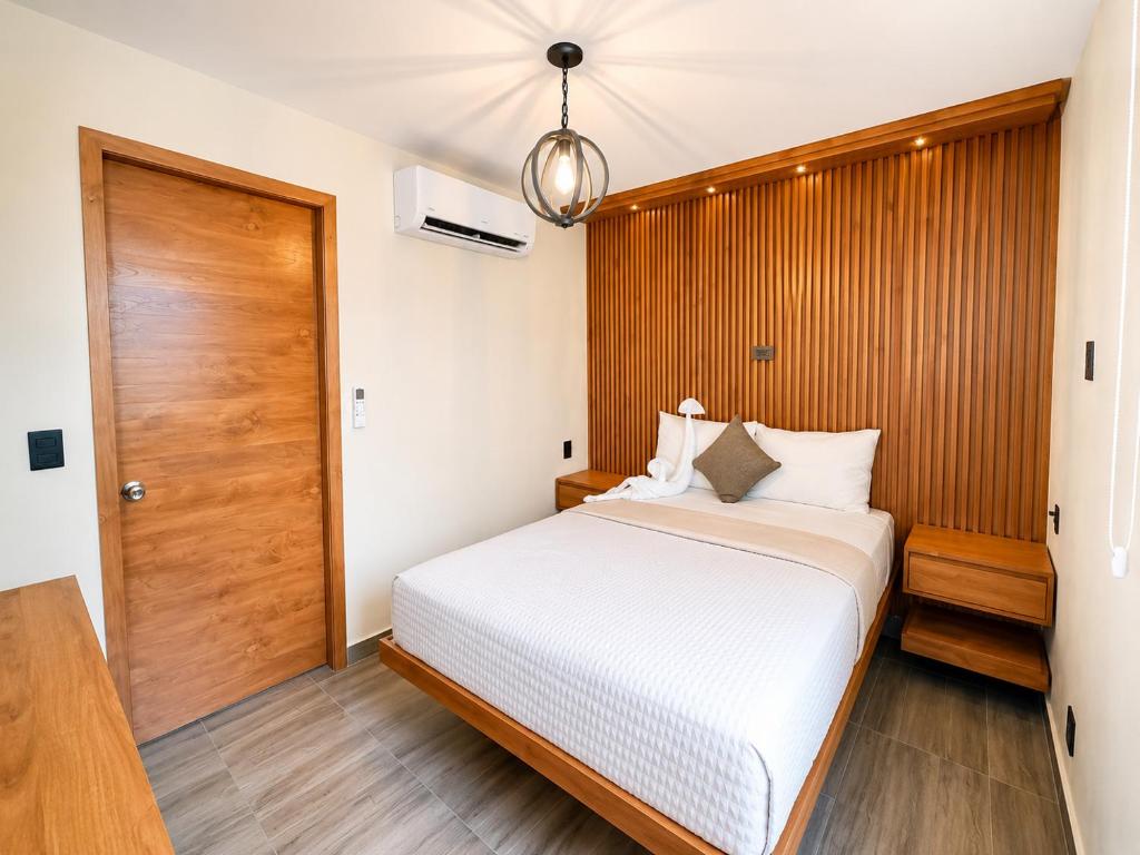 Ocean Breeze Condo 1 block F beach - 4