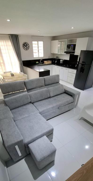 Modern Apartment, 5 Min airport, 10 Min Old Town - 3