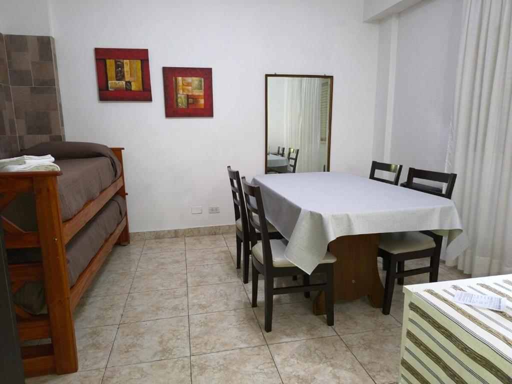 Ubicacion estrategica Departamento para cuatro - 3