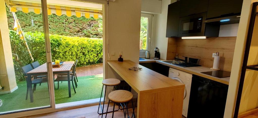 T2 150m from the beach - 2