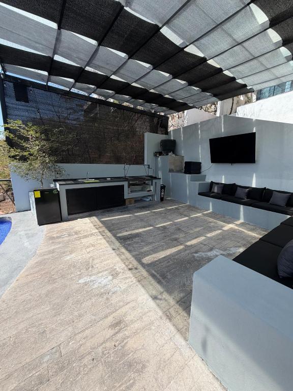 Casa estilo cabaña con alberca infinita climatizada - 3