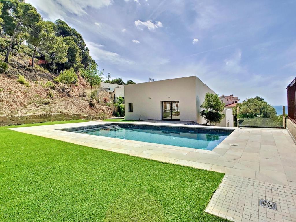 Villa with view & private pool - 1