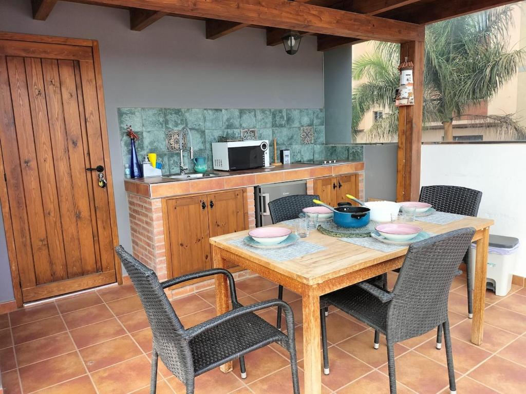 Apartment with an outdoor kitchen - 1