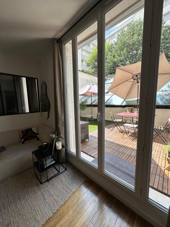 Appartement lumineux avec terrasse - 1