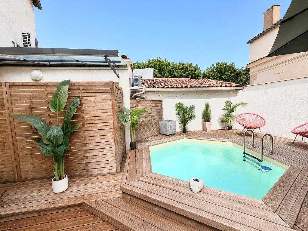 Duplex, hyper-central - piscine privée - garage - 3