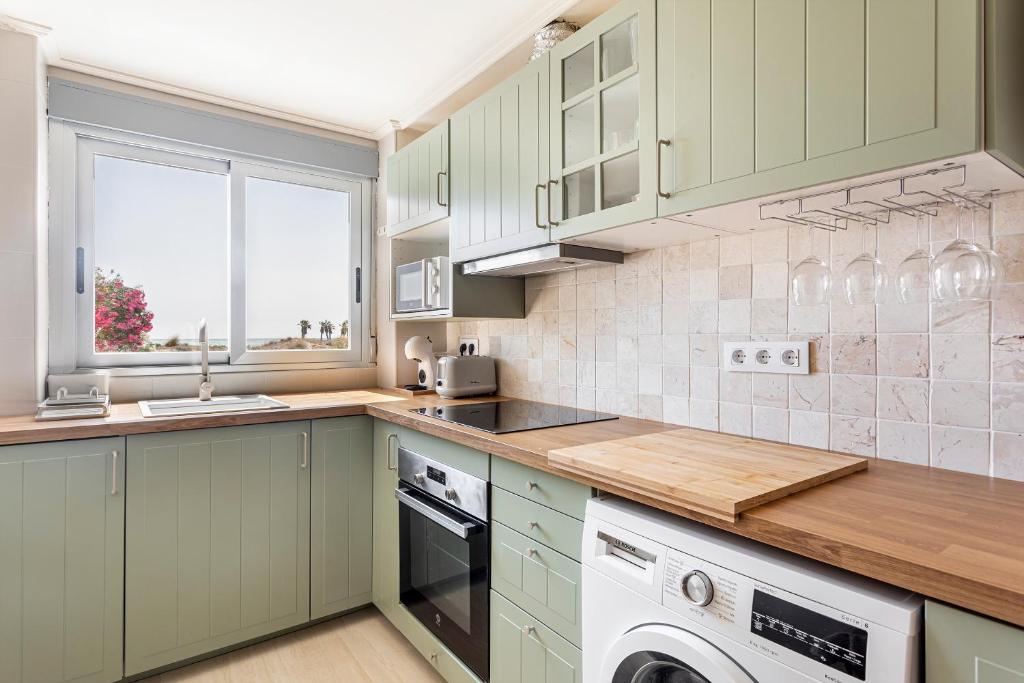 Premium Sea View Apartment, WIFI, Parking - 4