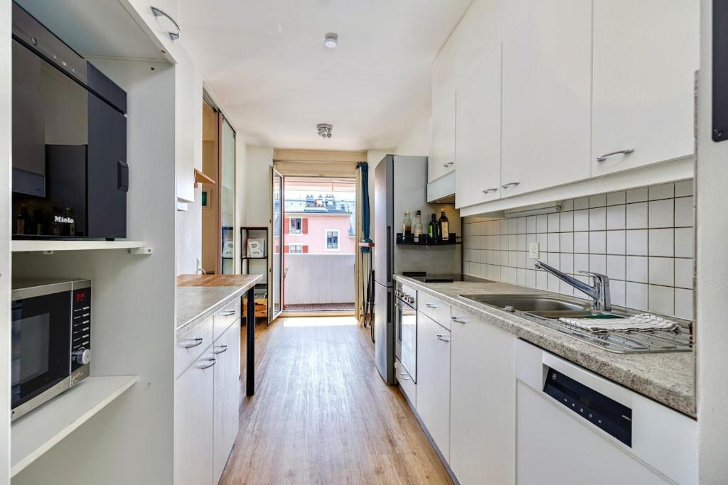 Large Terrace, 2-Bedroom Apartment in Geneva - 5