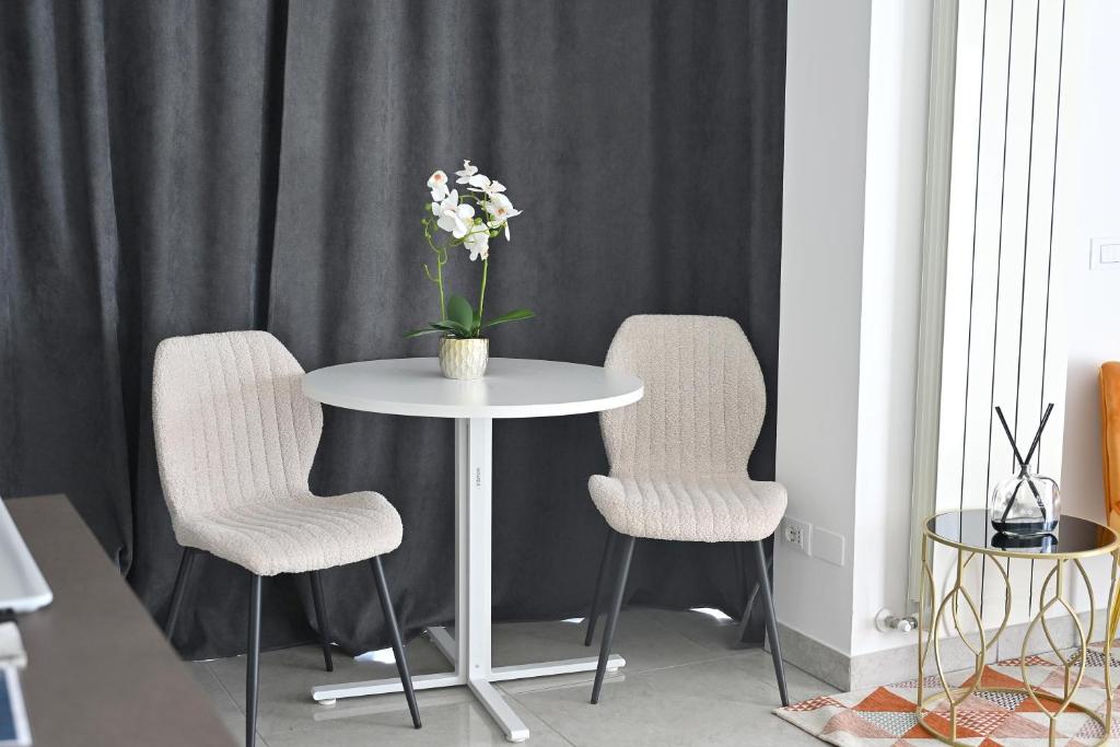 Business Apt - 4