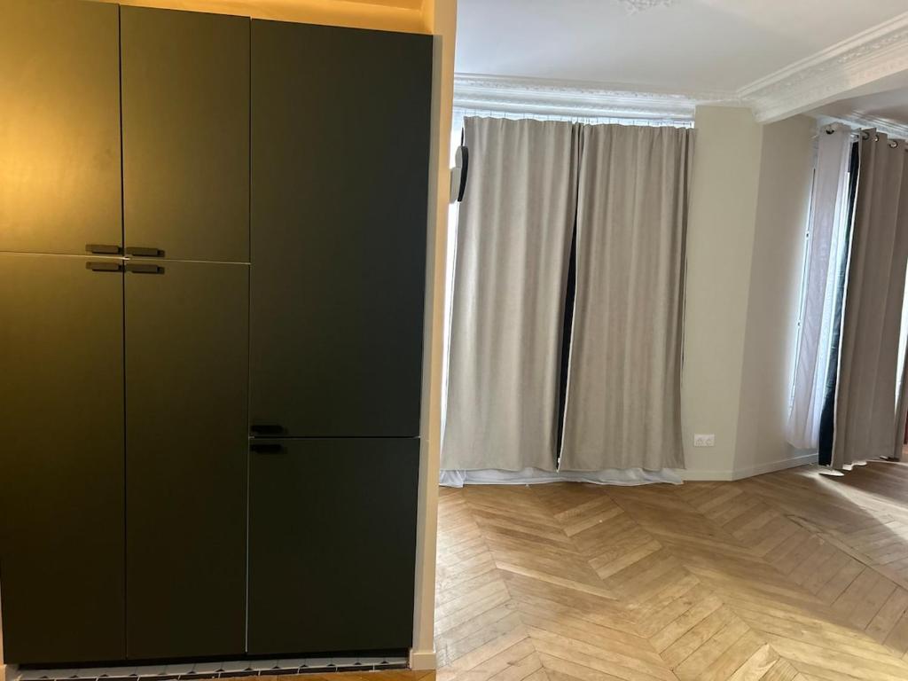Typical parisian apartment - 5