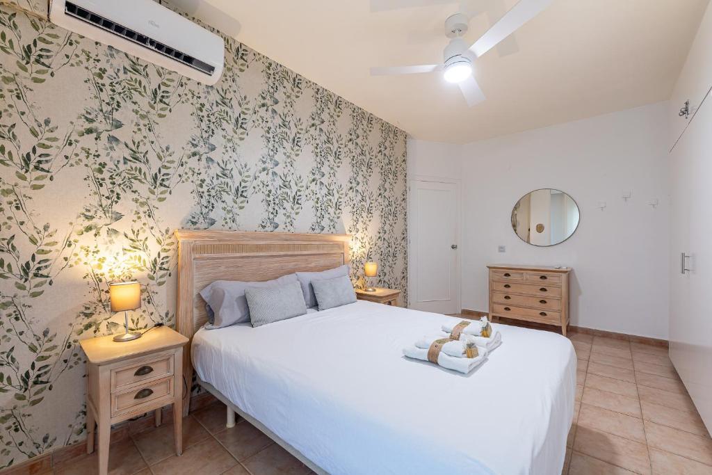 797 Holiday Rentals- Precioso piso con vistas al jardin en Benalbeach - 3