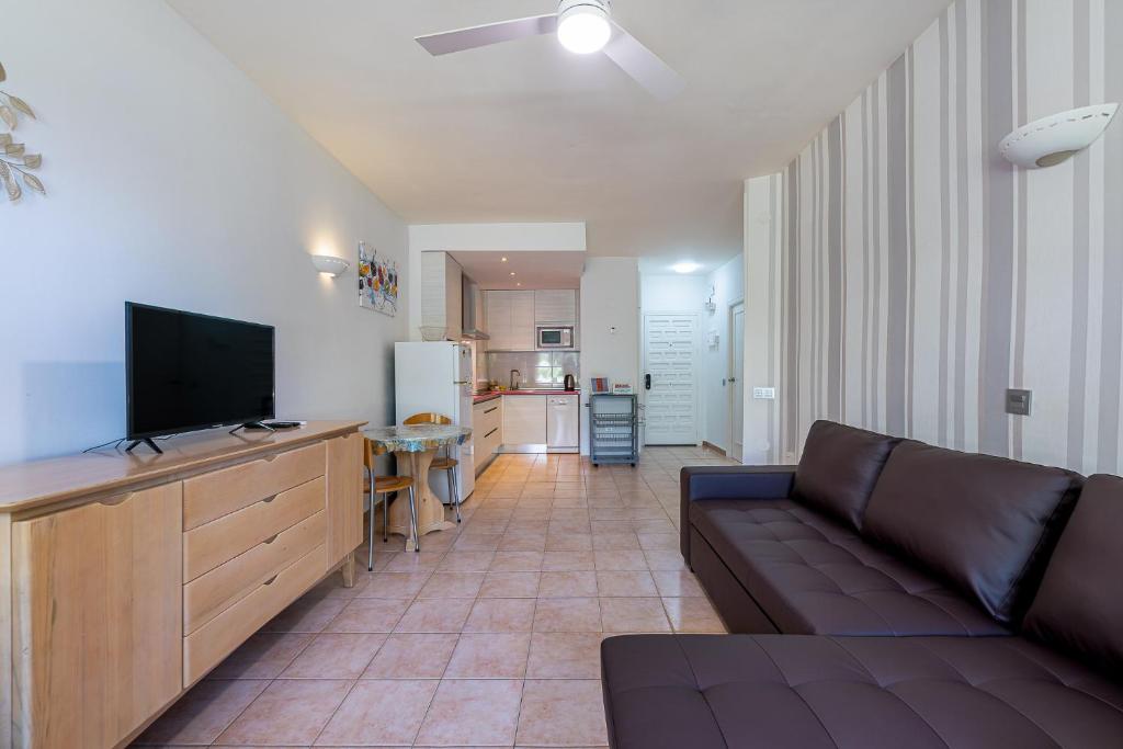 797 Holiday Rentals- Precioso piso con vistas al jardin en Benalbeach - 5