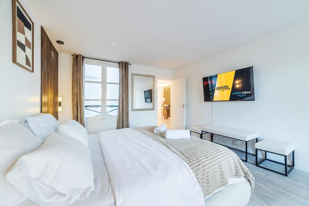 Elegant 3-BR with balcony - 3