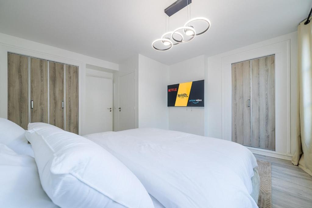 Elegant 3-BR with balcony - 4