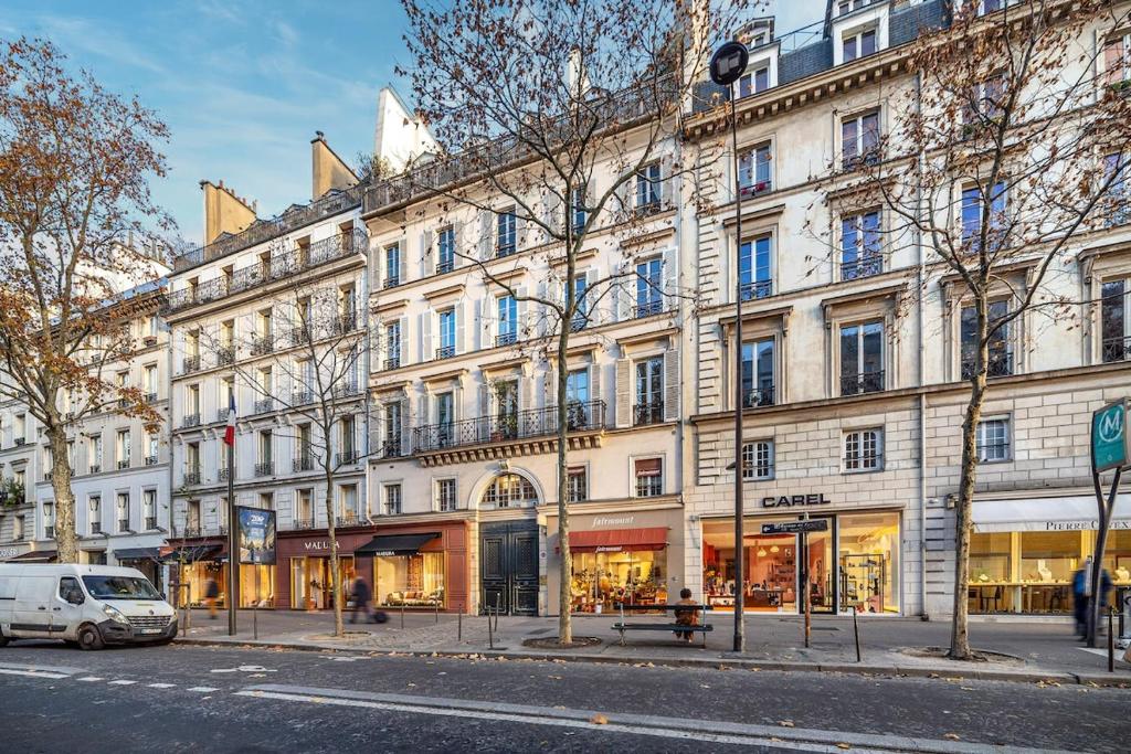 Elegant 3-BR with balcony - 5