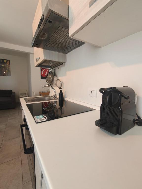 Strategic & Large Studio with Self Check In - Fondazione Prada, Milano with AC, Wifi, Washing Machine - 4