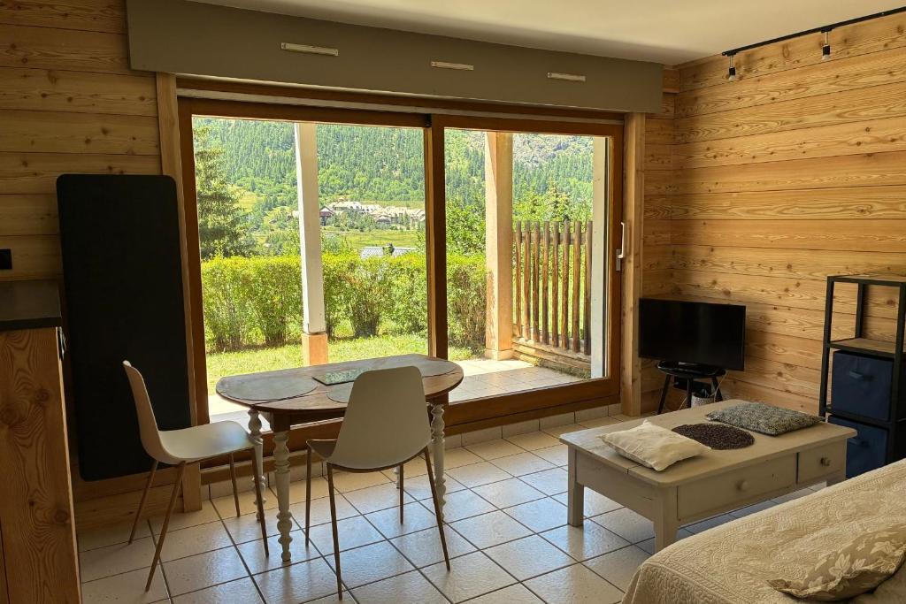 Appartement chaleureux avec vue sur les montagnes - 3