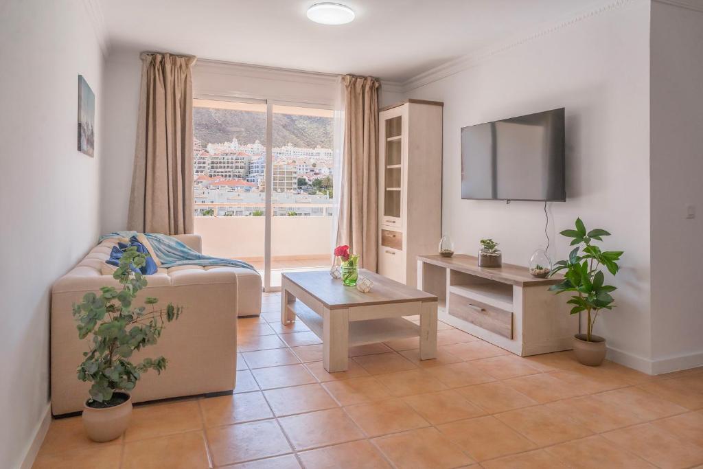 Tenerife Stay Los Cristianos 3 Bedroom Pool Apartment - 3