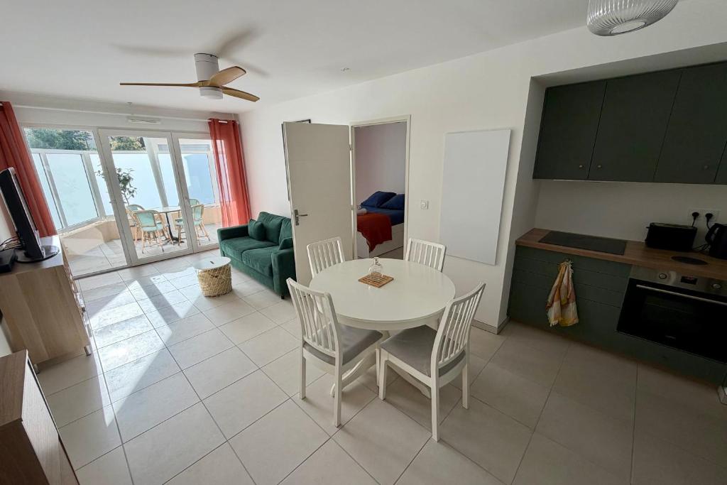 New apartment with terrace and private parking and pool - 5
