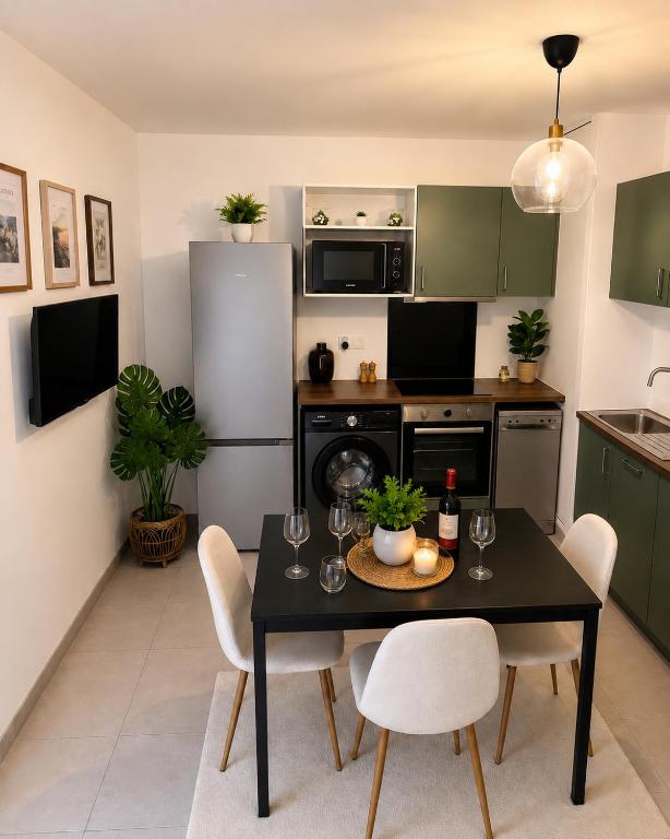Cozy 2-bedroom apartment with terrace for 4 people - 2