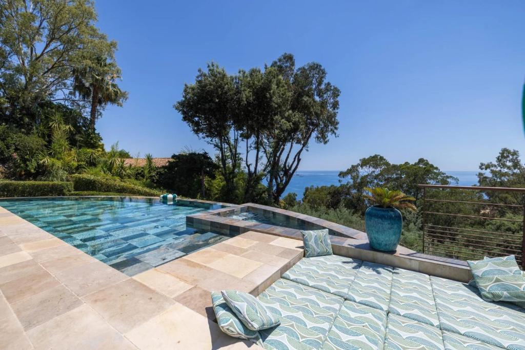 REF 2198 - Super Cannes - Luxueuse villa vue mer à louer - 2
