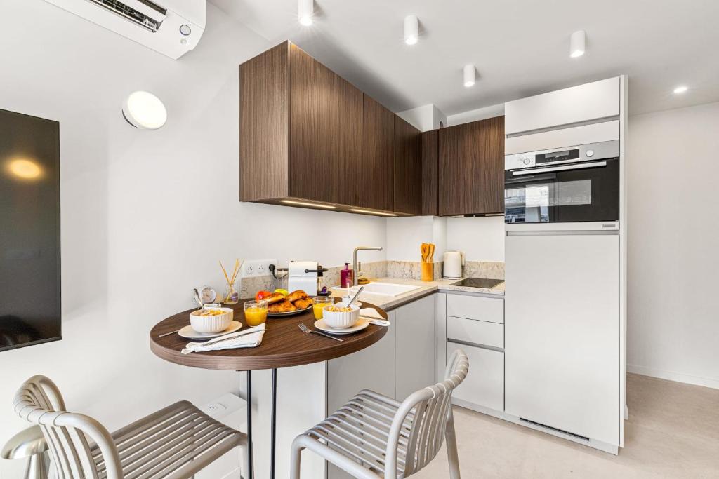 CARABACEL - One room Suite AC and Balcony - 3