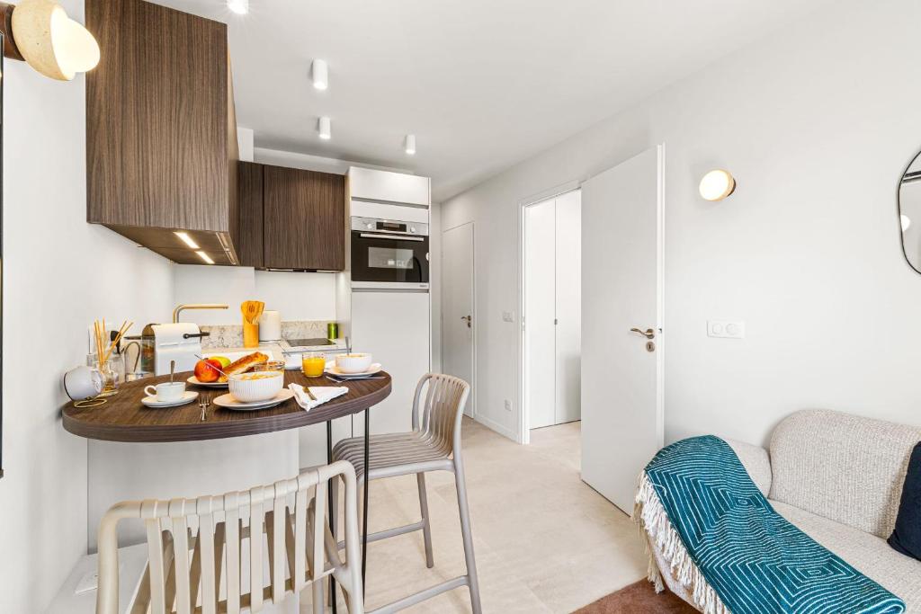 CARABACEL - One room Suite AC and Balcony - 5