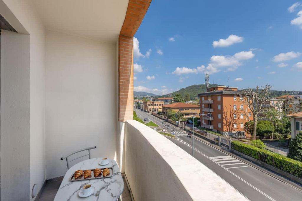 Lumina - Sunny Como Flat with Balcony - 5
