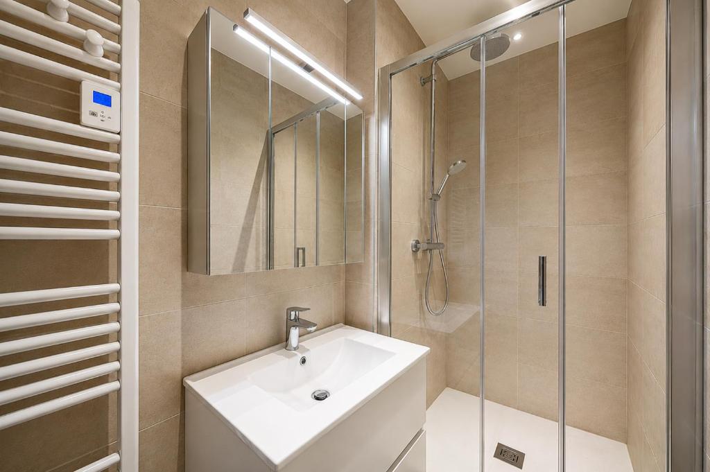 Le Smart & Cosy - Location Logement Entier - 2 Chambres - Parking Gratuit autour de la coproriété -- Wifi Fibre -Gare à 20 min - 5