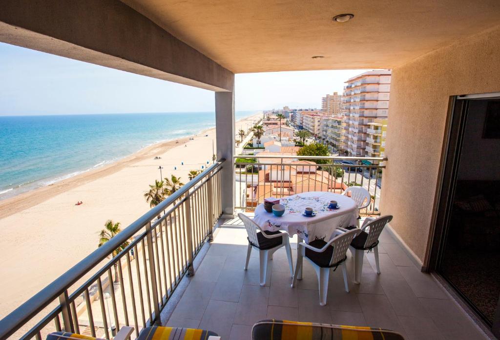 Apartamentos Guillem — Hotel in Bellreguard
