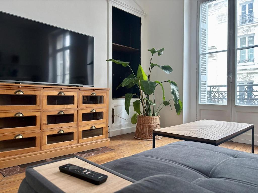 Central apartment with Parisian-inspired decor - 1