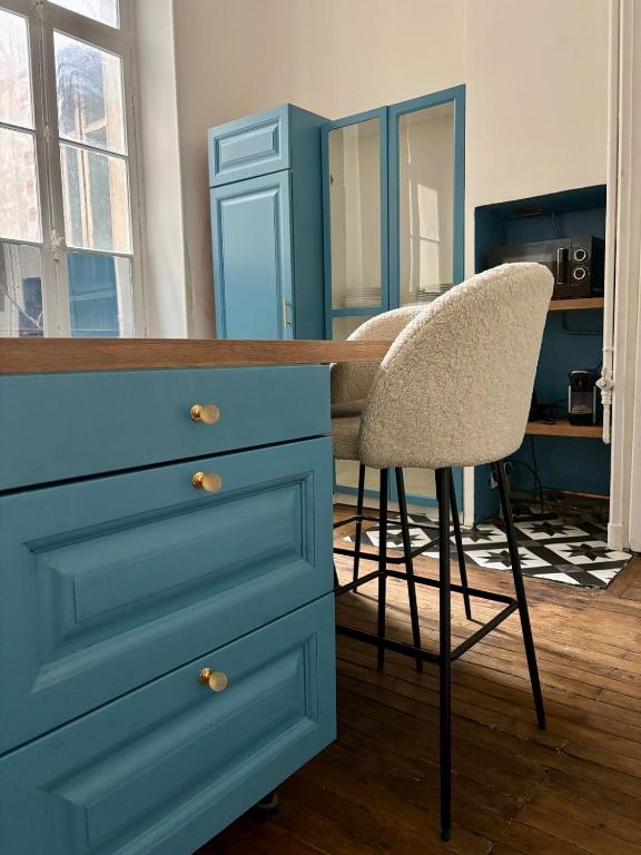 Central apartment with Parisian-inspired decor - 4